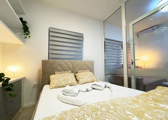The Maze Apartment