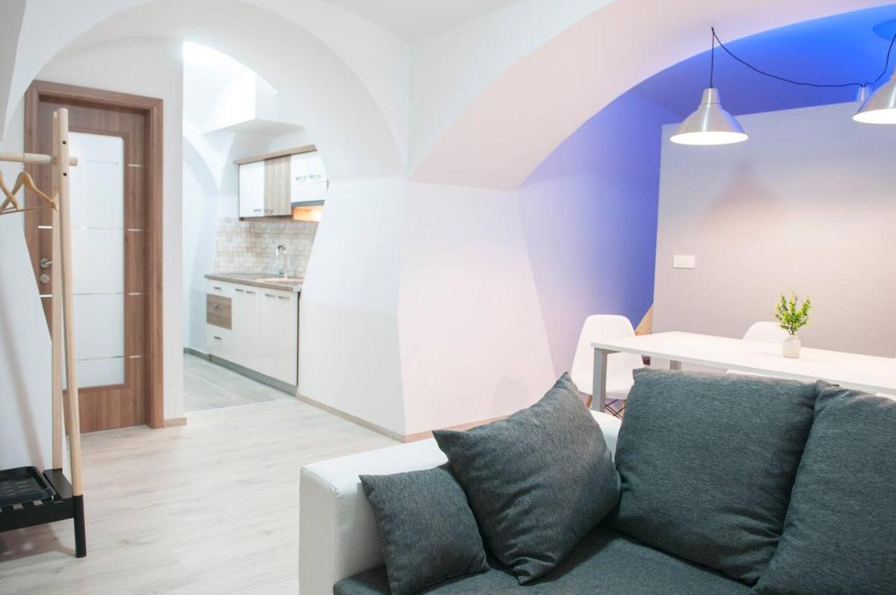 The Maze Apartment *