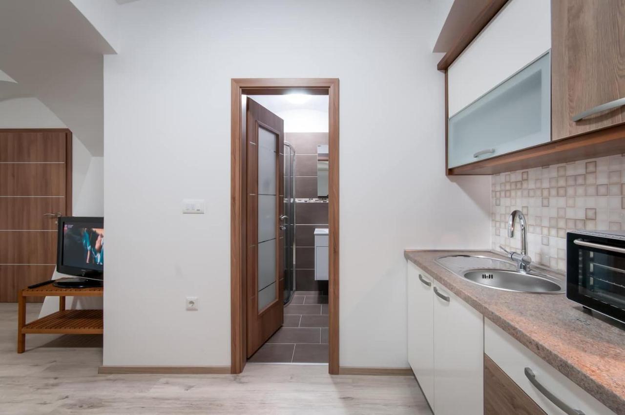 The Maze Apartment *