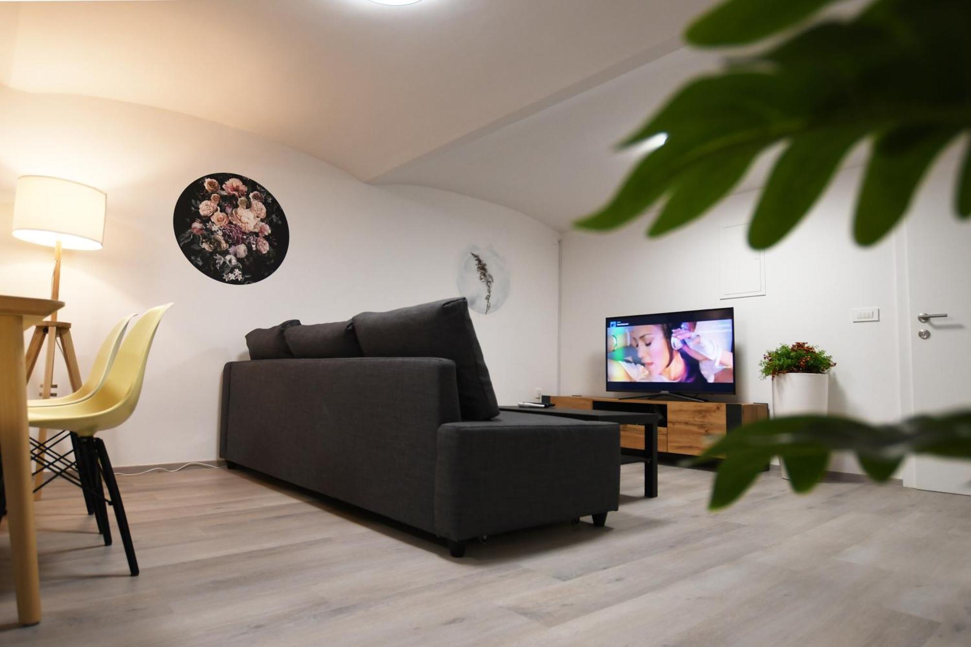 The Maze Apartment *