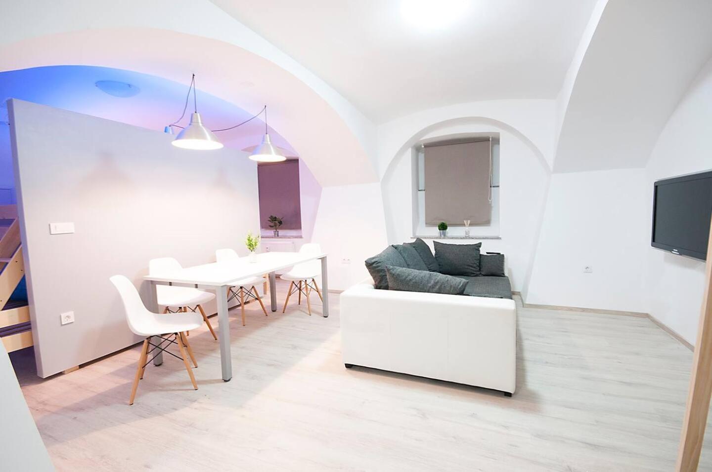 The Maze Apartment