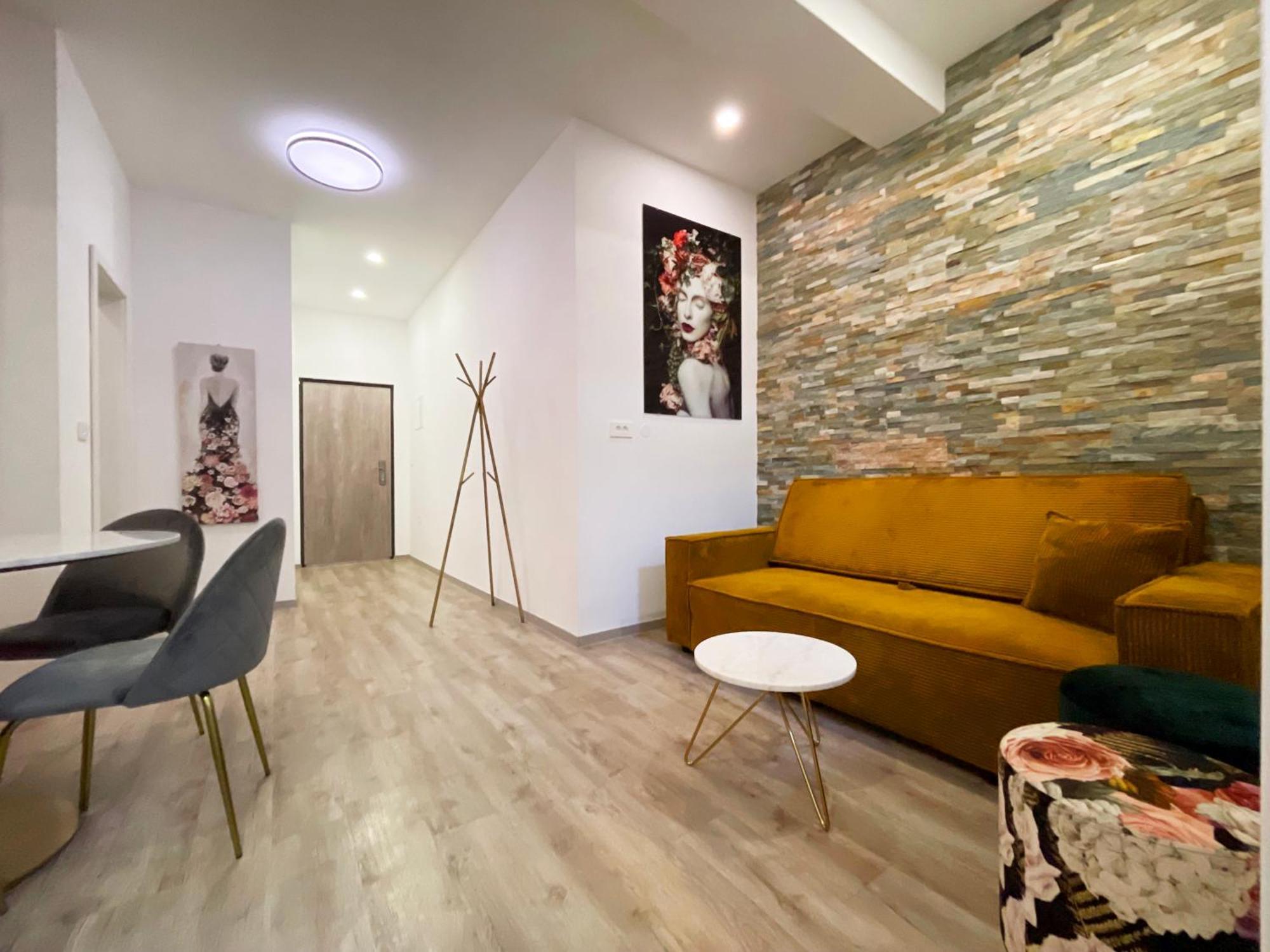 The Maze Apartment *